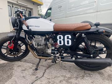 Moto guzzi v35 cafe racer