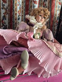 Bambola femminile con vestito rosa