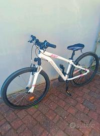 Mountain Bike da donna bianca e rosa