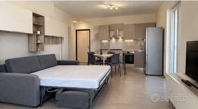 Moderno monolocale con terrazzo a Villafranca