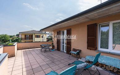 PORZIONE DI BIFAMILIARE RISTRUTTURATA CON TERRAZZO