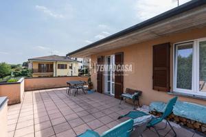 PORZIONE DI BIFAMILIARE RISTRUTTURATA CON TERRAZZO