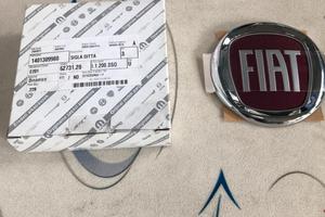 1401309980 LOGO PORTELLONE COFANO POSTERIORE FIAT 