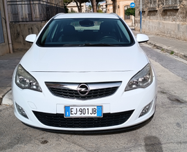 Opel Astra J in buone condizioni