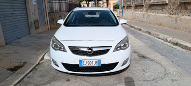 Opel Astra J in buone condizioni