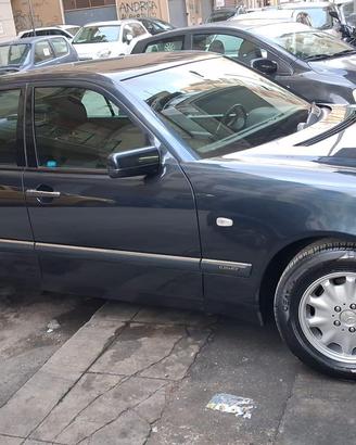 Mercedes-Benz Classe E 200 Elegance