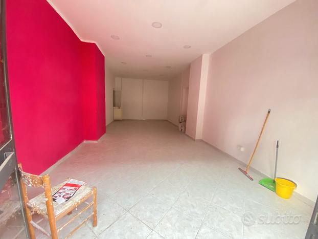 VIA CASACELLE; Locale 50MQ con Agibilità FL264