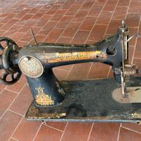 Macchina da cucire Singer antica