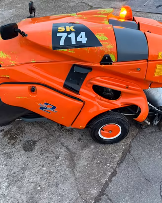 M168 - Motospazzatrice con aspirazione