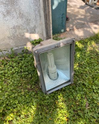 Fari da esterno - illuminazione