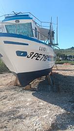 Barca con licenza da pesca