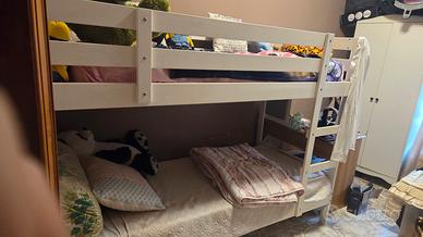 letto a castello con materassi