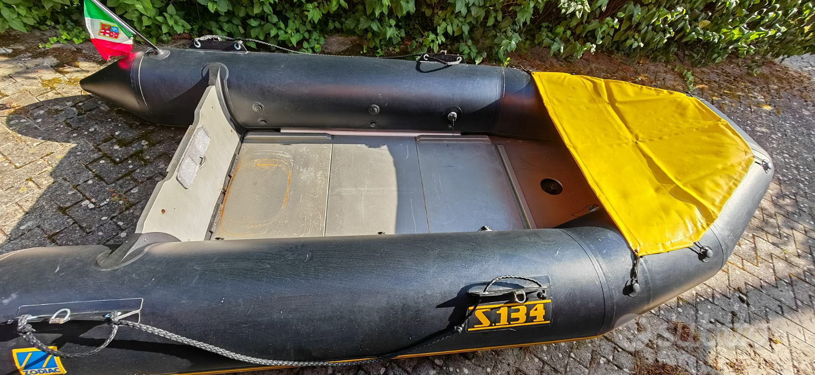 Tender Nautico Con Chiglia Gonfiabile Zodiac Da 1.000€