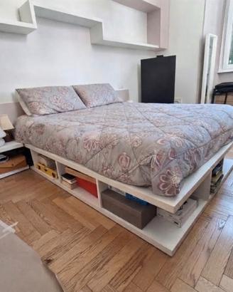 Letto una piazza e mezza con comodino
