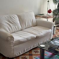 Divano due posti completamente sfoderabile.