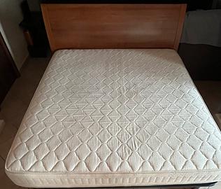 Letto matrimoniale con materasso