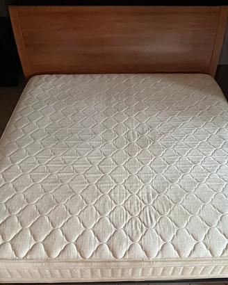 Letto matrimoniale con materasso