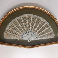Ventaglio bianco dorato