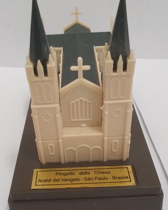 modellino di chiesa in plastica 