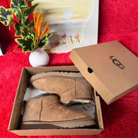 Stivaletti da donna UGG Ultra Mini castagna EU 39