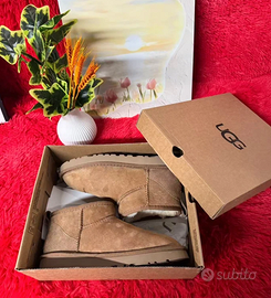 Stivaletti da donna UGG Ultra Mini castagna EU 39
