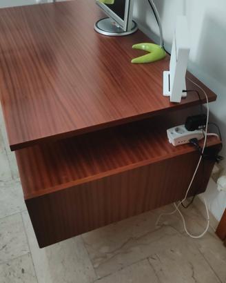 Scrivania in legno 