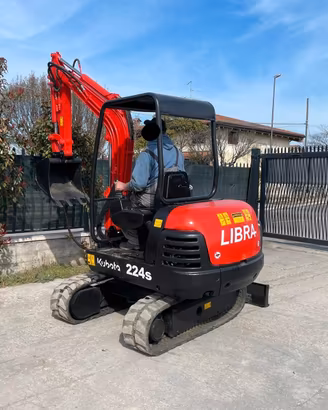E132 Escavatore 26 q Libra 224 S