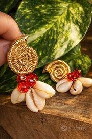 Orecchini estivi con conchiglie e perline rosse