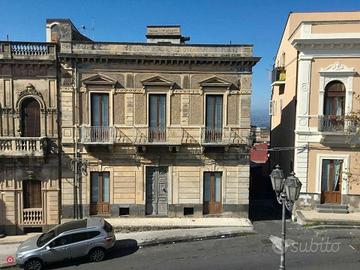 Palazzo a Santa Maria di Licodia (CT)