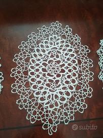 Centrini all'uncinetto a tombolo a chiacchierino