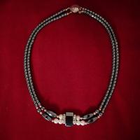 Collana in ematite proprietà magnetiche