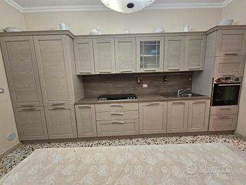 Cucina completa di elettrodomestici