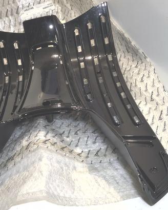 PEDANA NERA VESPA PIAGGIO 6221244090