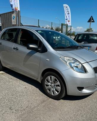 Toyota Yaris 1.0 5 porte