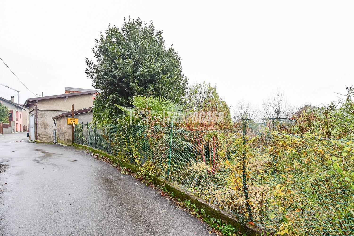 TERRENO EDIFICABILE DI 1070MQ!! A ERBA!!! - Vista 5