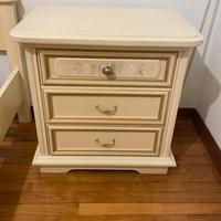 Comodino in stile veneziano