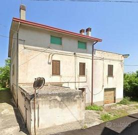 Casa indipendente di 465 m² con più di 5 locali e 