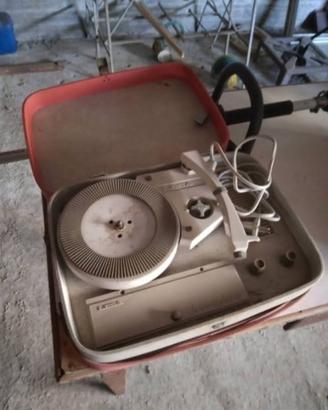 Vecchie radio e giradischi