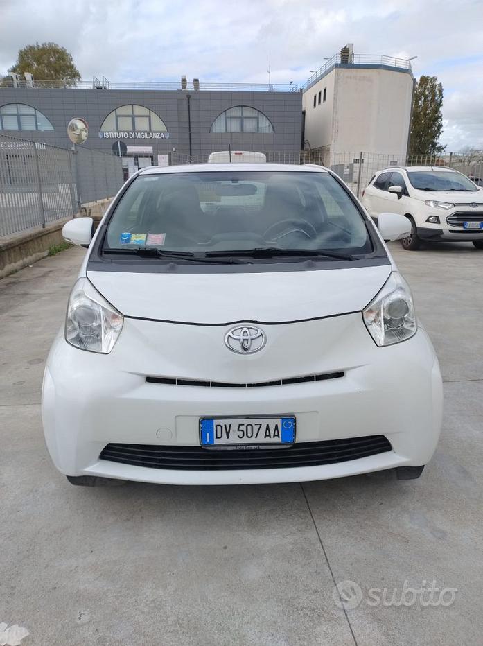 TOYOTA iQ