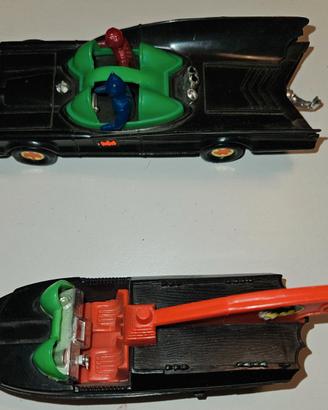 Batman 1976 Azrak-Hamway Batmobile con Batboat