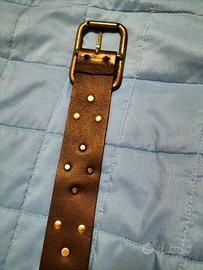Cintura in cuoio con borchie