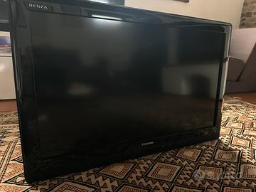 Toshiba Regza 32" con decoder DVB-T2 e cavo HDMI