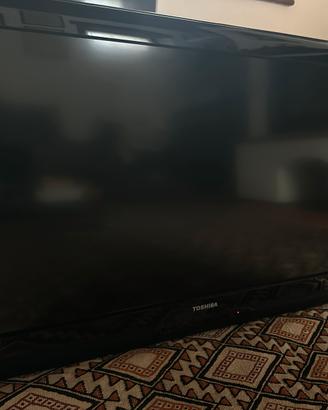 Toshiba Regza 32" con decoder DVB-T2 e cavo HDMI