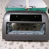 Adattatore per vano autoradio 