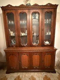 Credenza/vetrina classica in legno intagliato