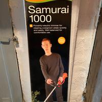 Potente taglia bordi che tosa erbe elettrico.