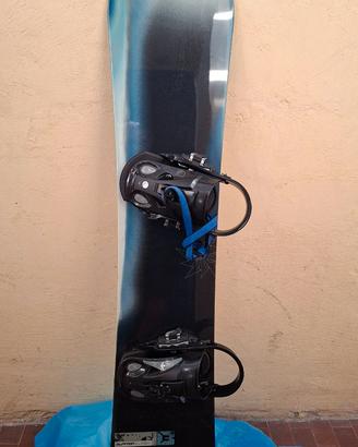 Tavola snowboard Burton con attacchi