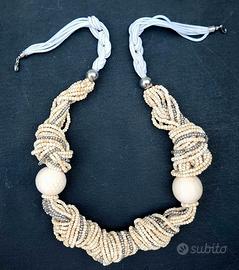 Collana di perline color crema beige