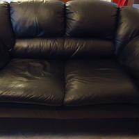 Divani in vera pelle e legno massiccio trattabile