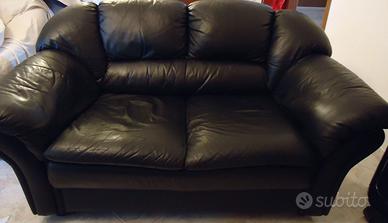 Divani in vera pelle e legno massiccio trattabile